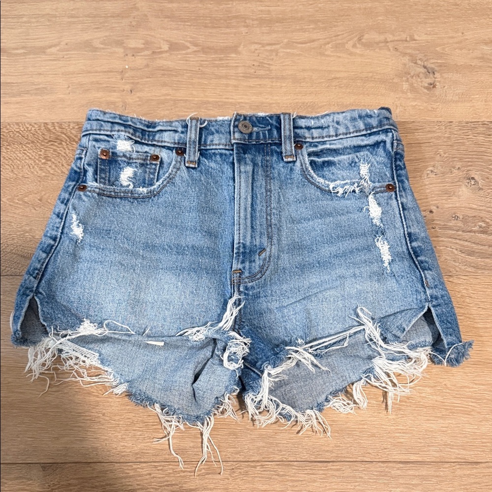 Abercrombie the mom short high rise